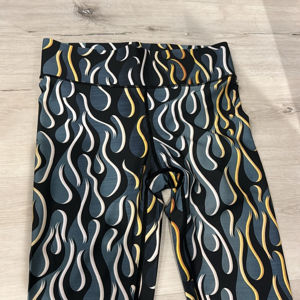 Terez Leggings NWOT in a Polyester/ Spandex Blend - Picture 2 of 6